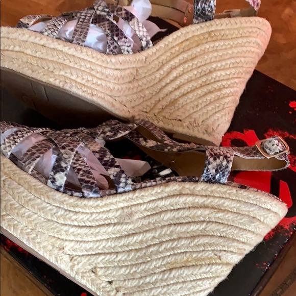 Wedges leather snake sandals, 5 inch heel NW - Picture 3 of 6